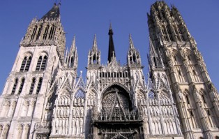 Francja: płonęła iglica gotyckiej katedry w Rouen