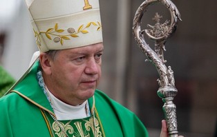 Według lewicowych mediów, abp Kupny chce konkurować z...