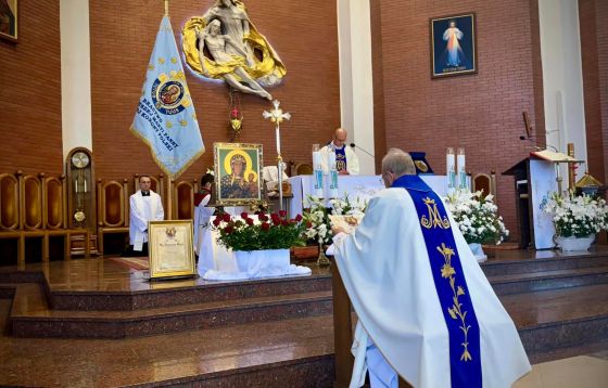 Piotrków Tryb.: Zawierzenie parafii Niepokalanemu Sercu Maryi Królowej Polski