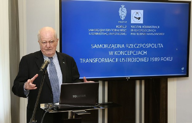 Jerzy Regulski podczas konferencji Samorządna Rzeczpospolita w koncepcjach transformacji ustrojowej 1989 roku w Senacie RP (2014)