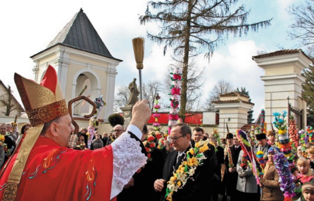 Patronat nad konkursem palm objął bp Tadeusz Pikus