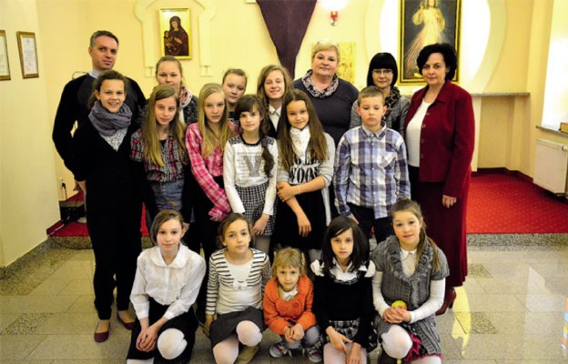 Dzieci ze Zbylutowa odwiedziły pensjonariuszy
ośrodka „Samarytanin”