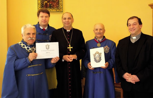 W remont katedry włączyła się Archikonfraternia
Literacka Niepokalanego Poczęcia
Najświętszej Maryi Panny w Warszawie