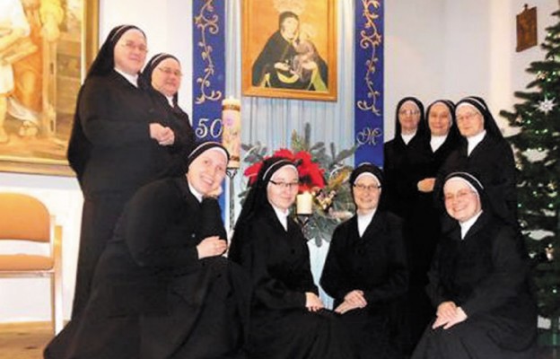 Siostry Prezentki czczą Obraz Matki Wolności