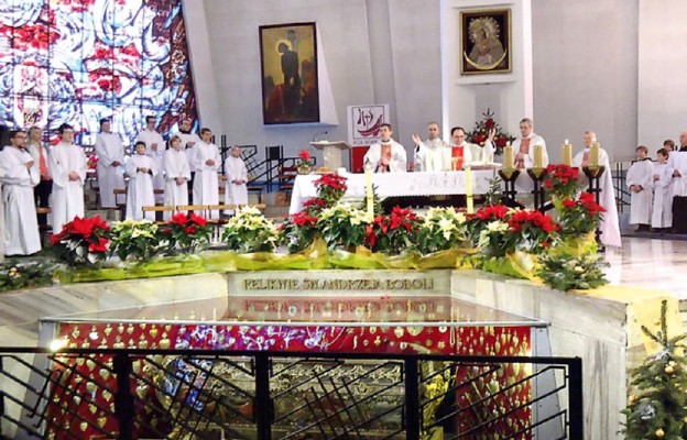 W sanktuarium św. Andrzeja Boboli grupa wiernych codziennie modli się za Ojczyznę