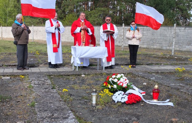 Msza św. w miejscu zburzonej celi bł. Władysława Gorala