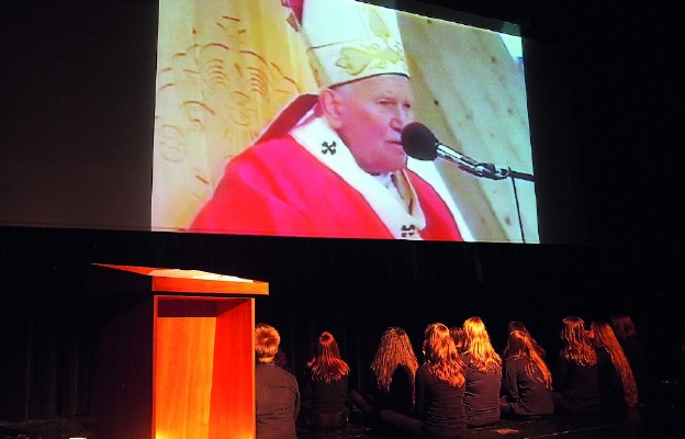 W różnych miejscach diecezji wspominano Papieża Polaka