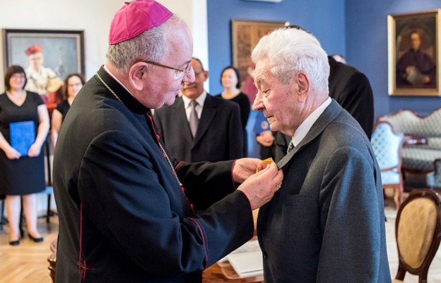 Prof. Stefan Sawicki otrzymał
medal „Pro Ecclesia et Pontifice”