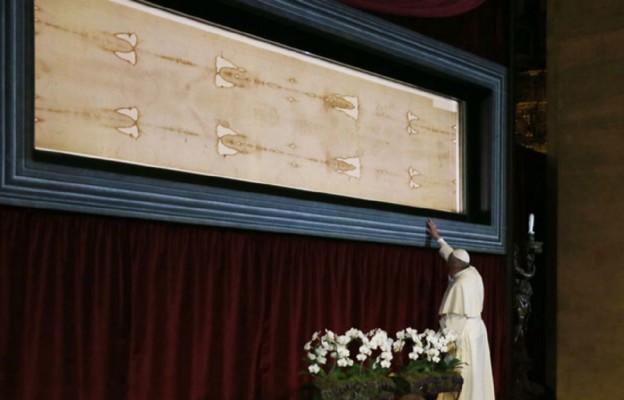 Papież Franciszek przed Ikoną Miłości Chrystusa