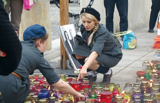 Na planie filmu „Smoleńsk”, Anna Malinowska
z ZHR, w kwietniu 2010 r. uczestniczka
wydarzeń, dziś statystka