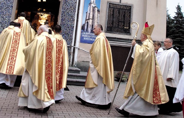 Bp Piotr Greger przewodniczył uroczystos´ciom jubileuszowym w Mie?-
dzybrodziu Bialskim