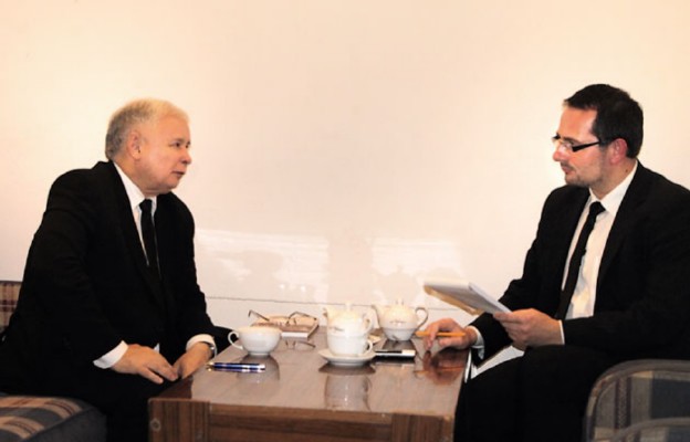 Piotr Słomski w trakcie rozmowy z prezesem Jarosławem Kaczyńskim