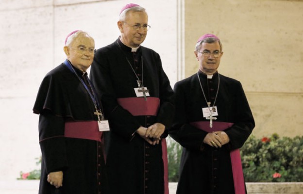 Polscy ojcowie synodalni – abp Henryk Hoser, abp Stanisław Gądecki i bp Jan Wątroba