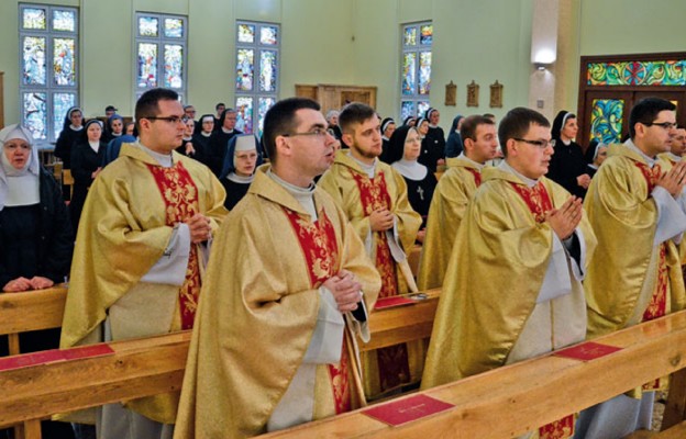 Formacja kapłańska i zakonna odbywa się w posłudze