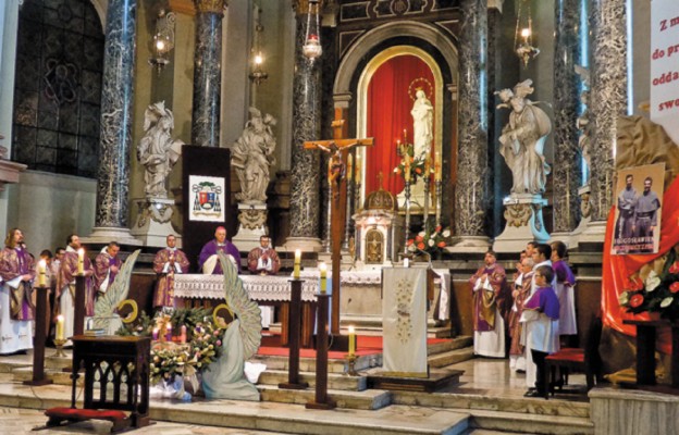 Msza św. dziękczynna pod przewodnictwem Biskupa Legnickiego