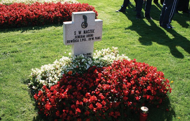 Grób gen. Maczka na cmentarzu wojskowym
w Bredzie (Holandia)
