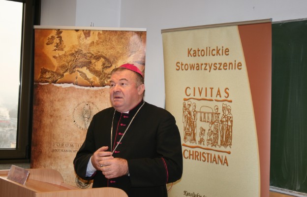  Gościem konfrencji był bp Marian Buczek, emerytowany biskup z Ukrainy