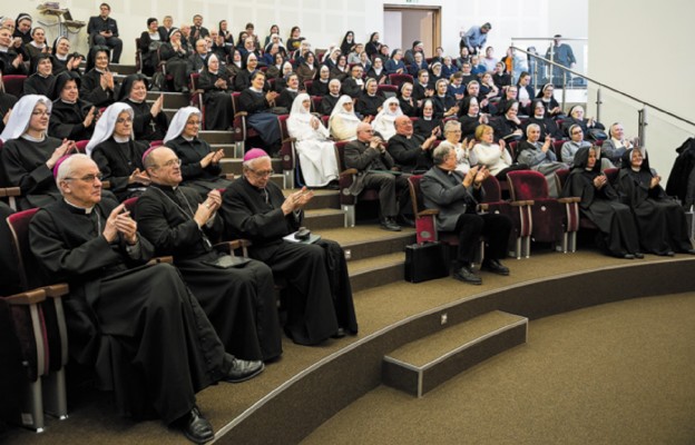 W sympozjum uczestniczyły osoby konsekrowane z całej Polski