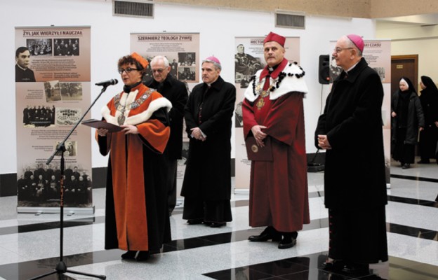 Otwarcie wystawy poświęconej słudze Bożemu ks. Wincentowi Granatowi