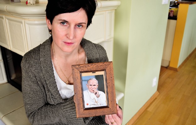 W czasie walki o życie i zdrowie pani Małgosia nie rozstawała s ię z portretem św. Jana Pawła II
