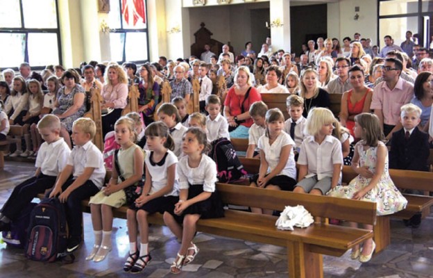 Podczas rozpoczęcia jubileuszowego roku szkolnego 2015/2016 w kościele
Najświętszej Maryi Panny Królowej Polski w Dąbrowie Górniczej