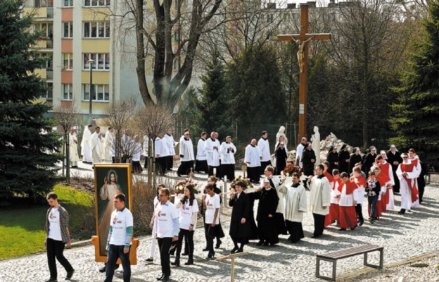 Przez miasto Puławy przeszła procesja z obrazem Jezusa Miłosiernego