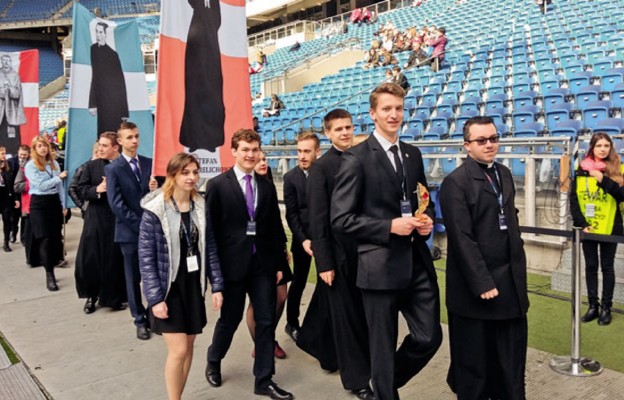 Delegacja z Chełmży z klerykami toruńskiego Wyższego Seminarium Duchownego