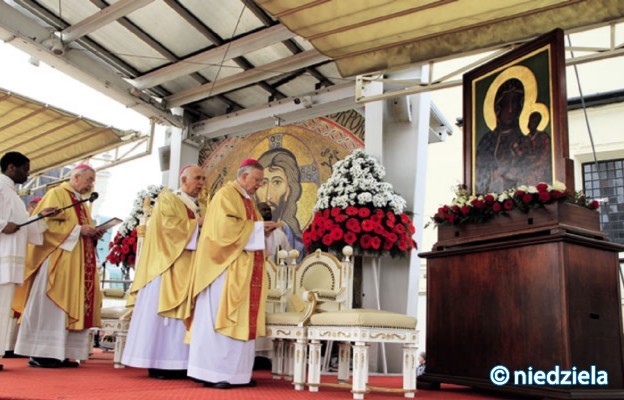 Polscy Biskupi oddali naród Maryi