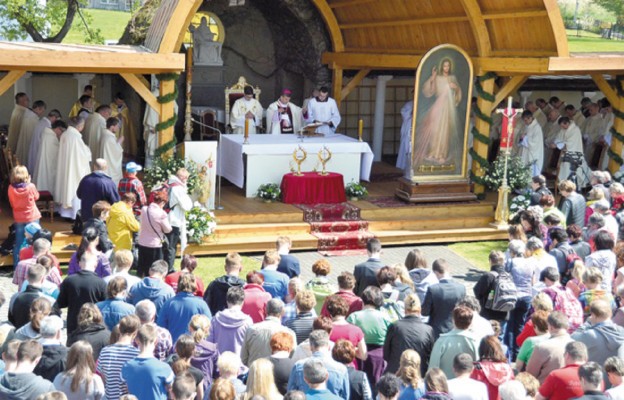 Liturgia w hałcnowskim sanktuarium poprzedziła wymarsz pątników
