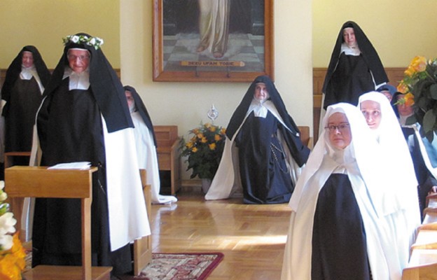 M. Maria Milena (pierwsza z lewej) podczas złotego jubileuszu ślubów zakonnych w Karmelu