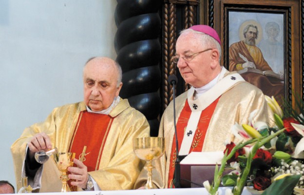 Ks. Ryszard Wasilak i abp Stanisław Budzik