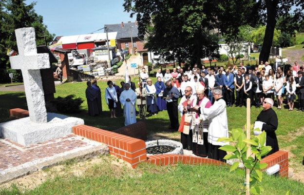 Poświęcenie
Krzyża jubileuszowego