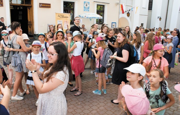 Na odpust do Tuchowa przybywają kolejne pokolenia wiernych
nie tylko z diecezji tarnowskiej