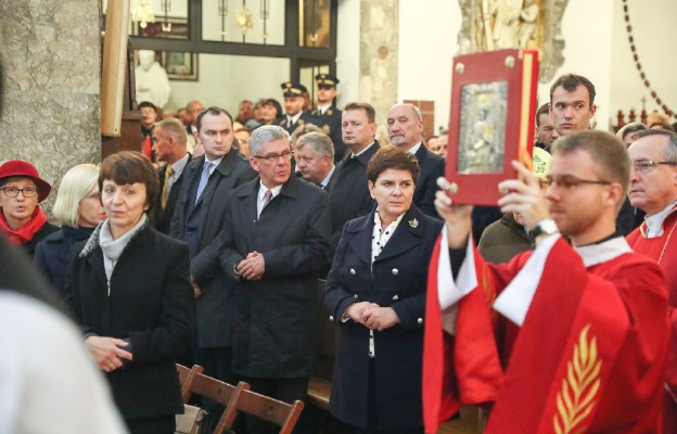 Msza św. w sanktuarium bł. Księdz Popiełuszki przy parafii św. Stanisława Kostki na Żoliborzu w Warszawie w 32. rocznice męczeńskiej śmierci ks. Jerzego