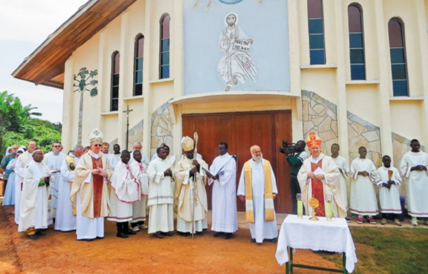 Kościół pw. Wniebowstąpienia Pańskiego zbudowany przez ks. Stanisławka w Bouam (Kamerun) na wzór sanktuarium
maryjnego z Kibeho