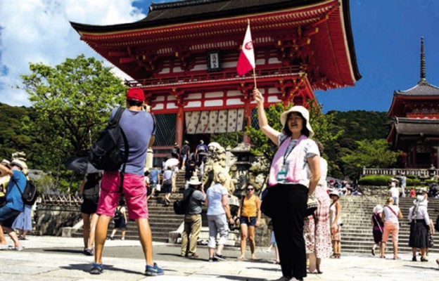 Kioto, dawna stolica Japonii. Jedna z buddyjskich świątyń
w kompleksie Kiyomizu-dera 