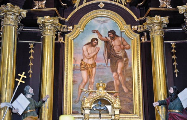 Patron kościoła i parafii przedstawiony jest na obrazie Chrzest Pana Jezusa