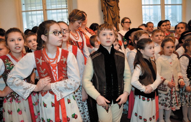 Przyjechali, żeby pokazać swe prace i zaśpiewać na góralską nutę;
więcej zdjęć z wydarzenia znajduje się na stronie www.niedziela.pl,
w zakładce „Niedziela Małopolska”