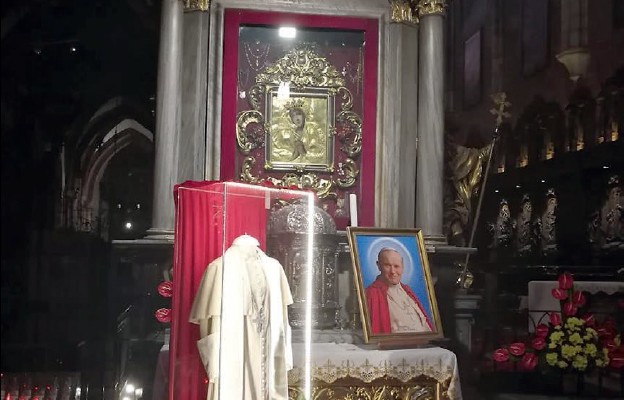 Relikwie św. Jana Pawła II zostały wystawione w katedrze wrocławskiej