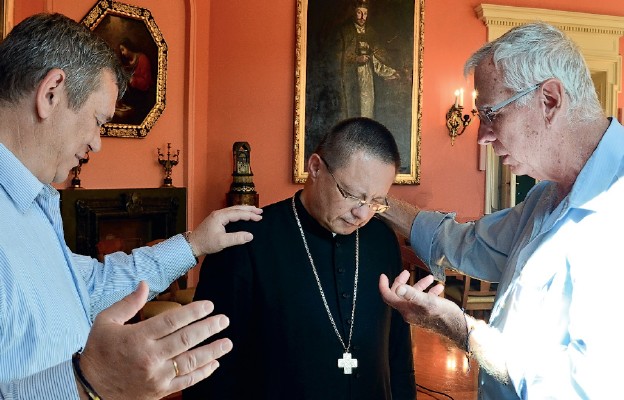 Za nowego arcybiskupa metropolitę łódzkiego Grzegorza Rysia modlili się
14 września Antoni Tompolski i David Benson – z prawej
