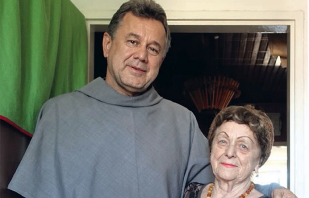O. Marek Krupa OFMConv z mamą