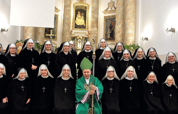 Siostry benedyktynki z pasterzem diecezji