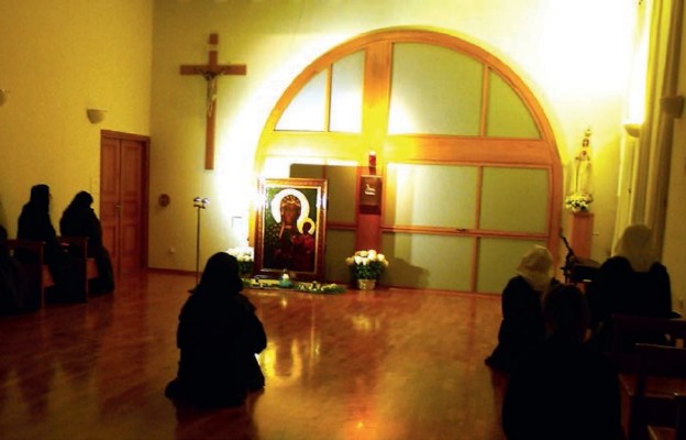 Siostry Karmelitanki Bose w Nowych Osinach odwiedziła Matka Boża
w Cudownej Ikonie Nawiedzenia