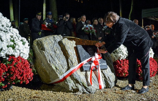 Podczas uroczystości odsłonięte zostały trzy kamienie poświęcone pamięci m.in. prezydenta Lecha Kaczyńskiego