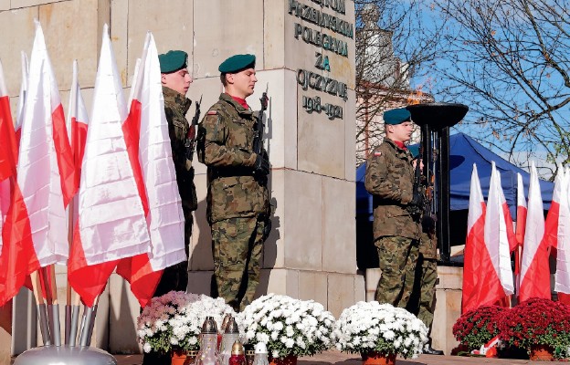 Warta honorowa przy Pomniku Orląt Przemyskich