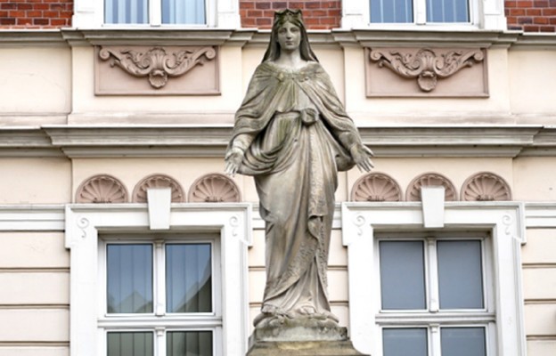Figura Matki Bożej Niepokalanej z 1898 r. przy rondzie
im. abp. I. Tokarczuka w Rzeszowie