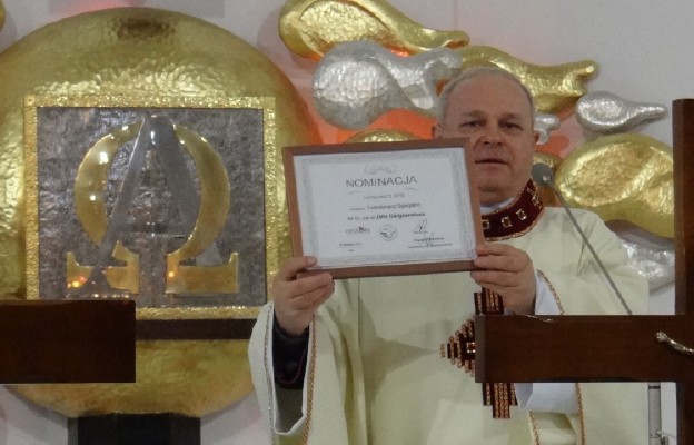 Wałbrzyski kapłan nominowany do nagrody „Lodołamacz”