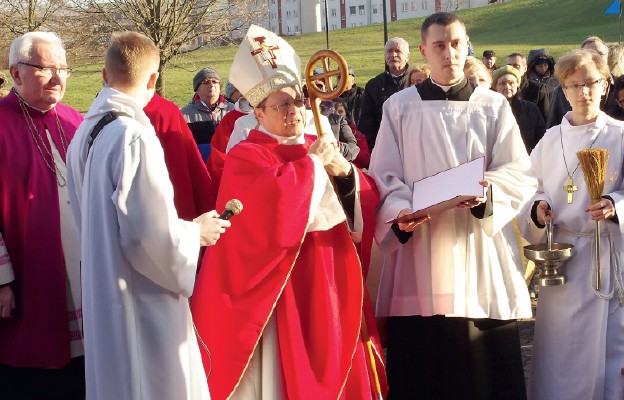 Abp Grzegorz Ryś poświęcił pomnik św. Brata Alberta