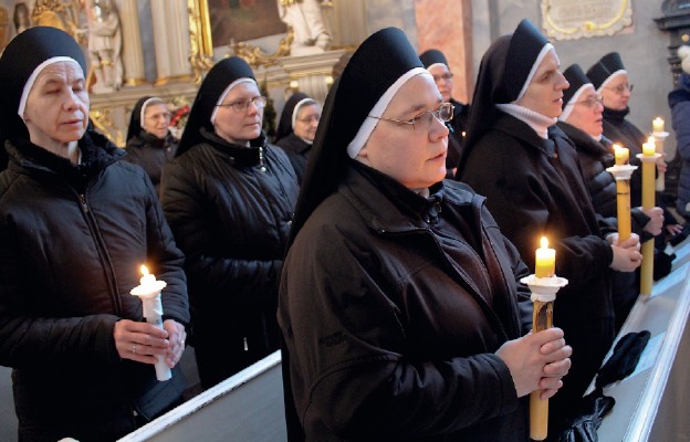 Podczas Mszy św. osoby konsekrowane odnowiły swoje śluby i przyrzeczenia