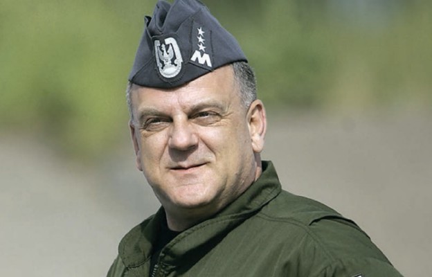 Gen. pil. Andrzej Błasik 10 kwietnia 2010 r. leciał do Katynia
po raz pierwszy. To była dla niego bardzo ważna podróż w przeszłość
